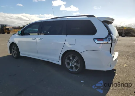 2016 Toyota Sienna Se z USA, uszkodzony, nr VIN 5TDXK3DC1GS708523